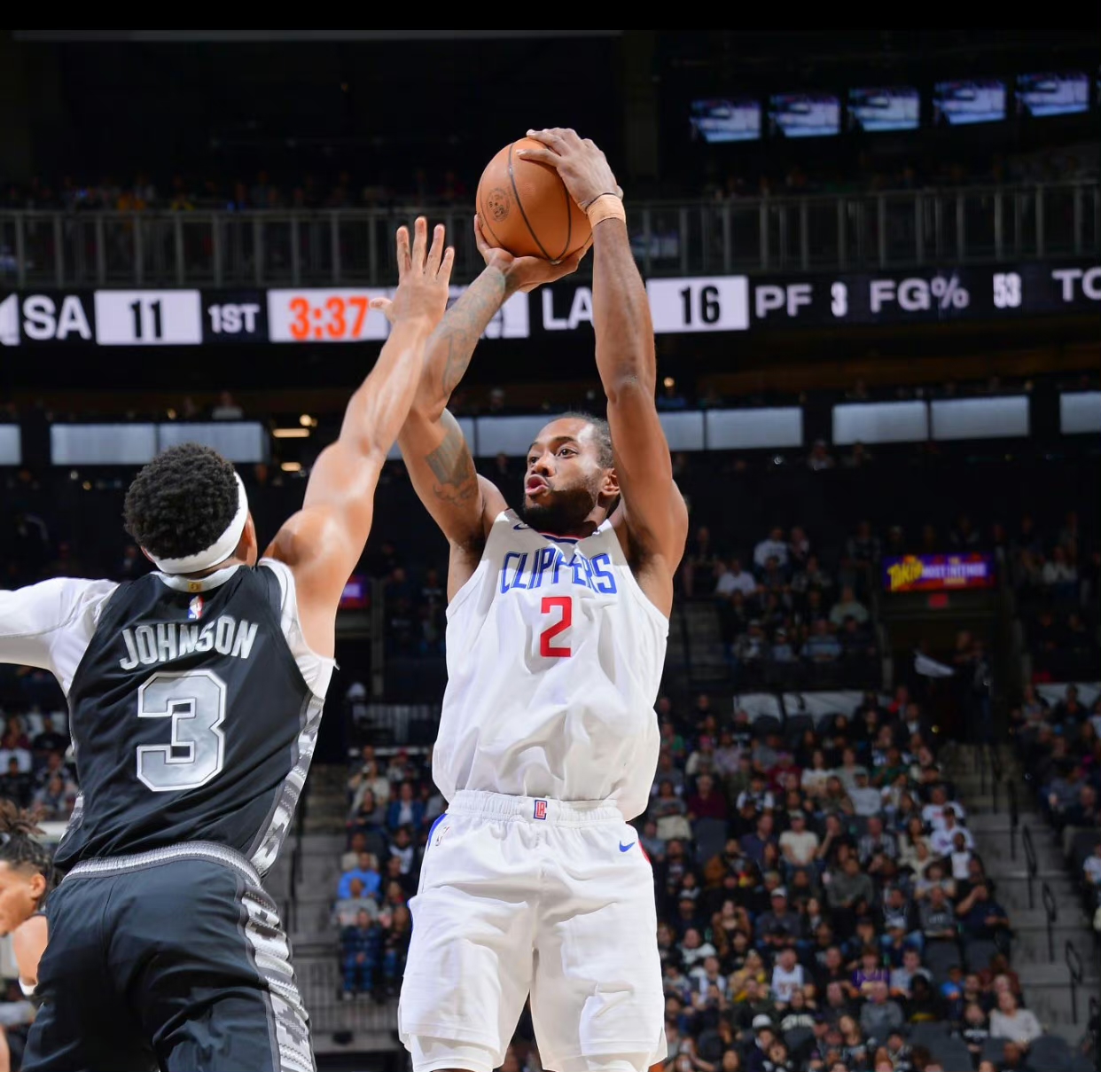 球队新闻-阿扎伦卡在雄鹿比赛中连败圣安东尼奥马刺豪取连胜备战德国杯，现场解说直呼：波特兰开拓者围绕社区盾防线松动的简单介绍